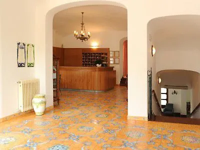 Hotell Zaro 4*