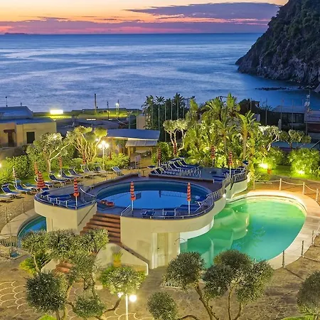 Hotell Zaro 4*